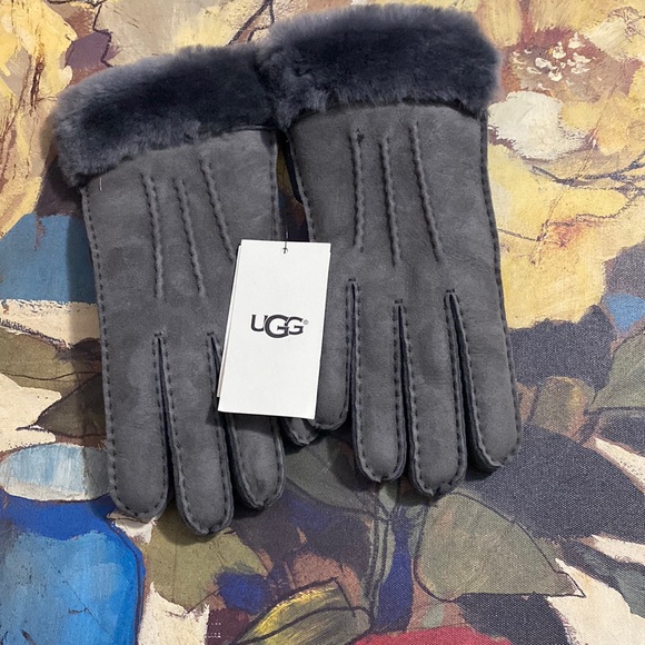 UGG Gloves 💕1 Hour Flash Sale💕